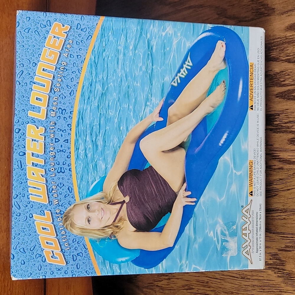 Inflatable water lounger